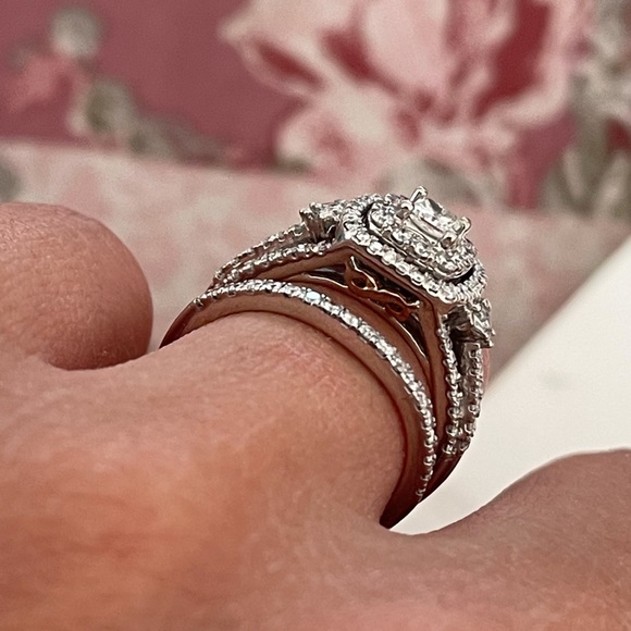 WEDDING RING SET - Picture 16 of 16